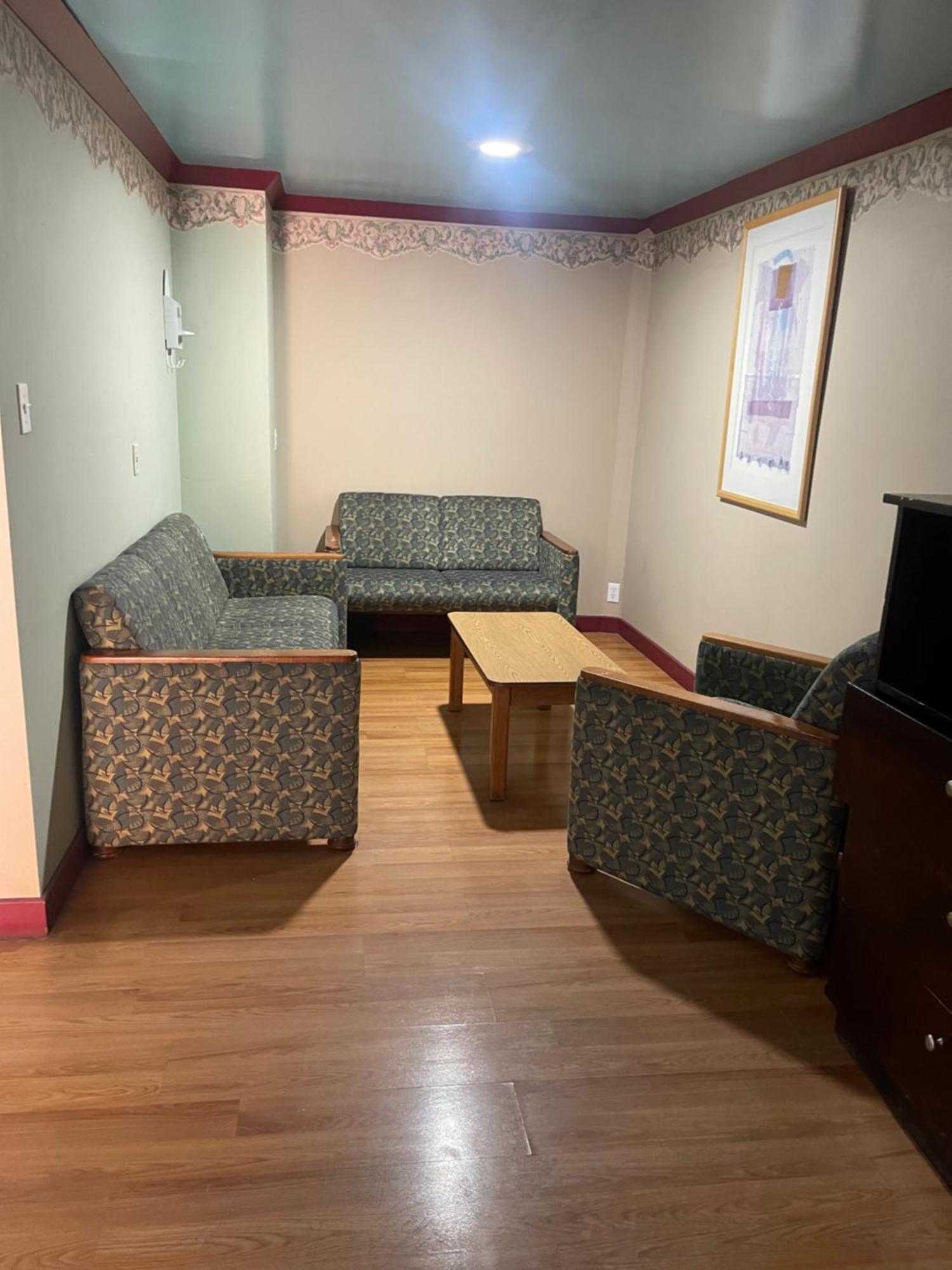Provo Inn & Suites ภายนอก รูปภาพ