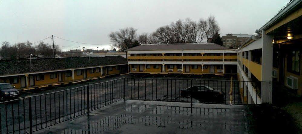 Provo Inn & Suites ภายนอก รูปภาพ