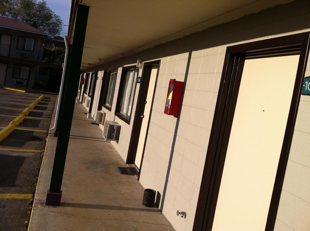 Provo Inn & Suites ภายนอก รูปภาพ